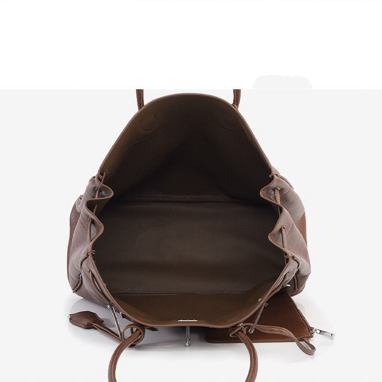 Functional and Stylish Shoulder Bag with Internal Pockets and Secure Zipper Top