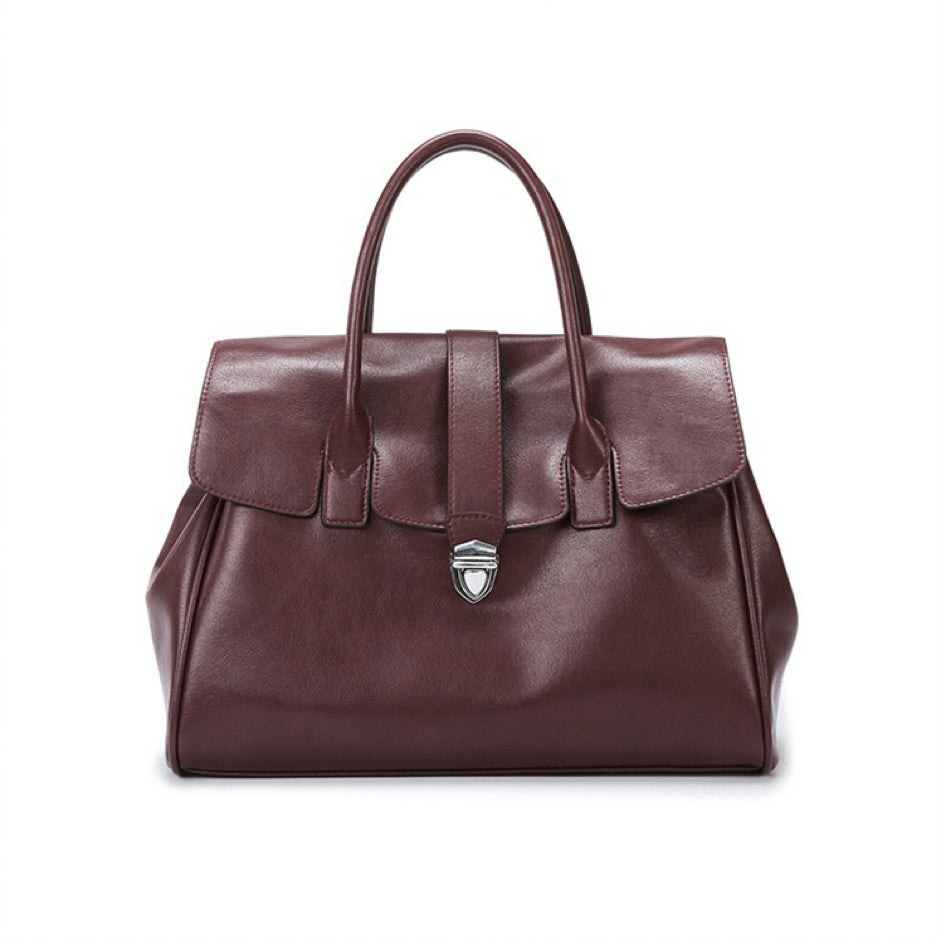 Elegant and Practical Shoulder Bag for Daily Use or Casual Outings