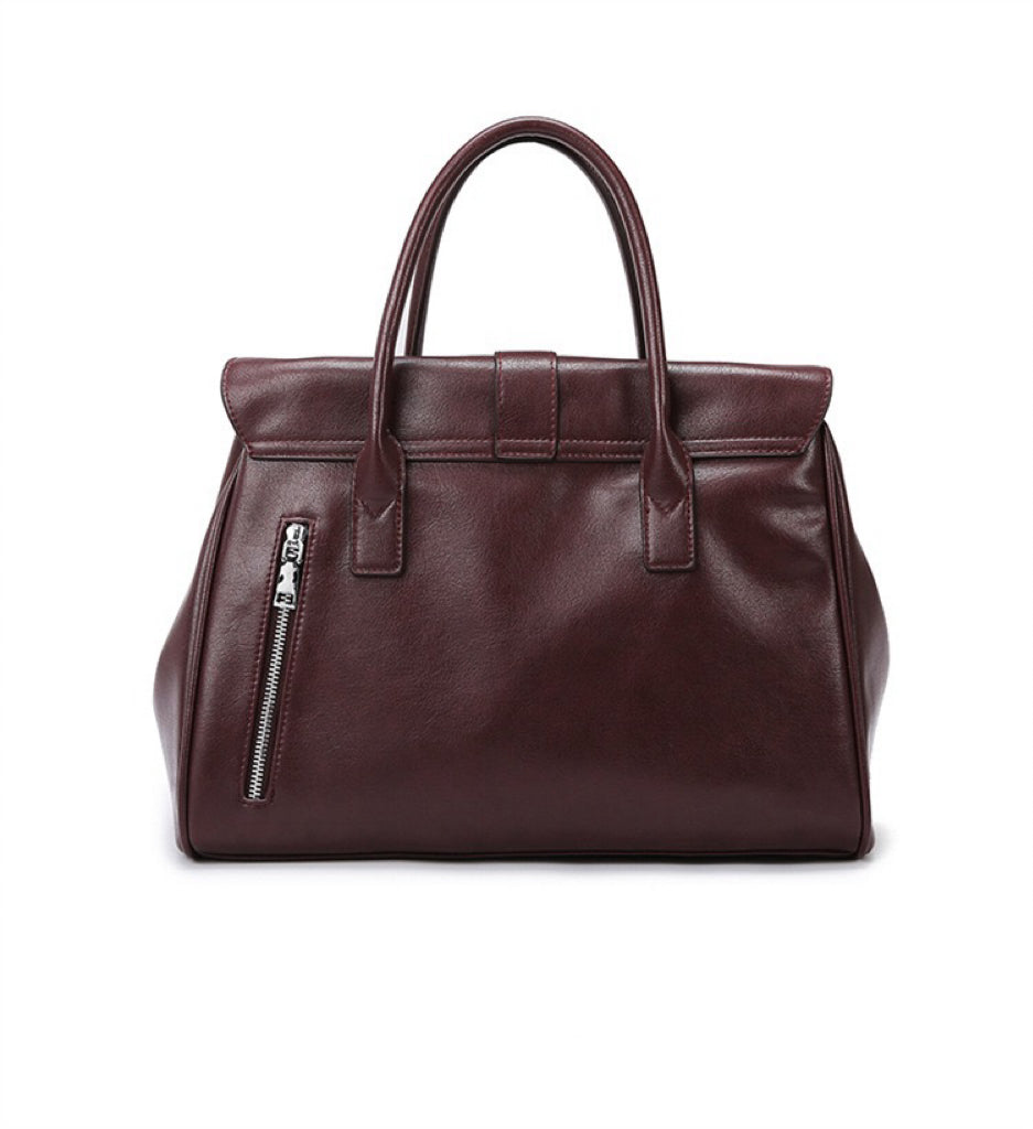 Elegant and Practical Shoulder Bag for Daily Use or Casual Outings