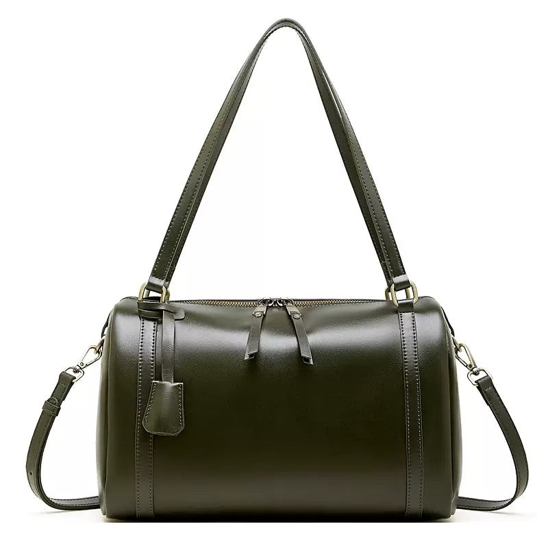 Elegant and Timeless Handbag with Minimalist Design and Secure Magnetic Closure
